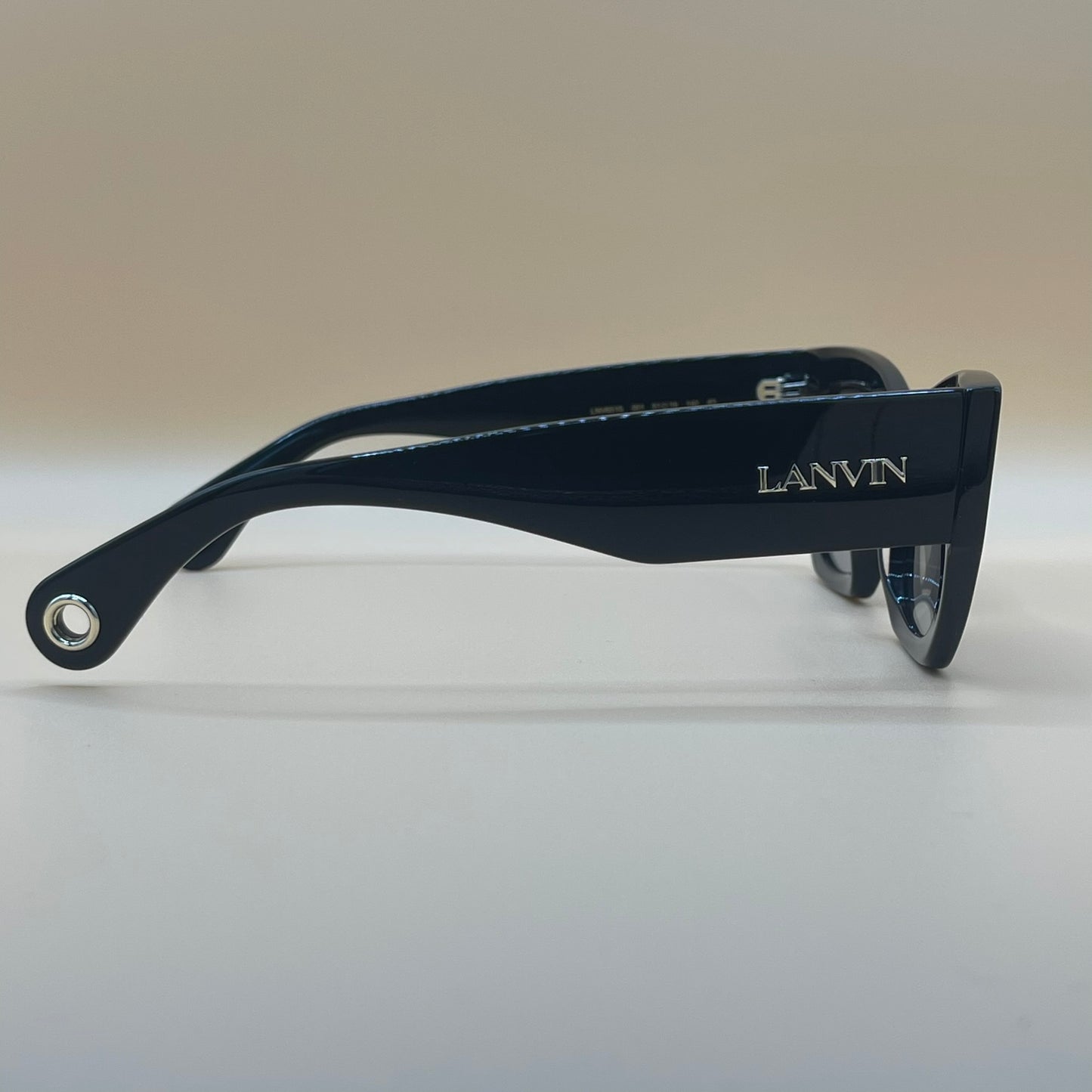 32 Lanvin