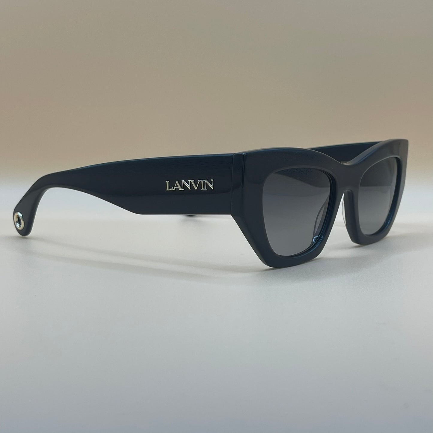 32 Lanvin